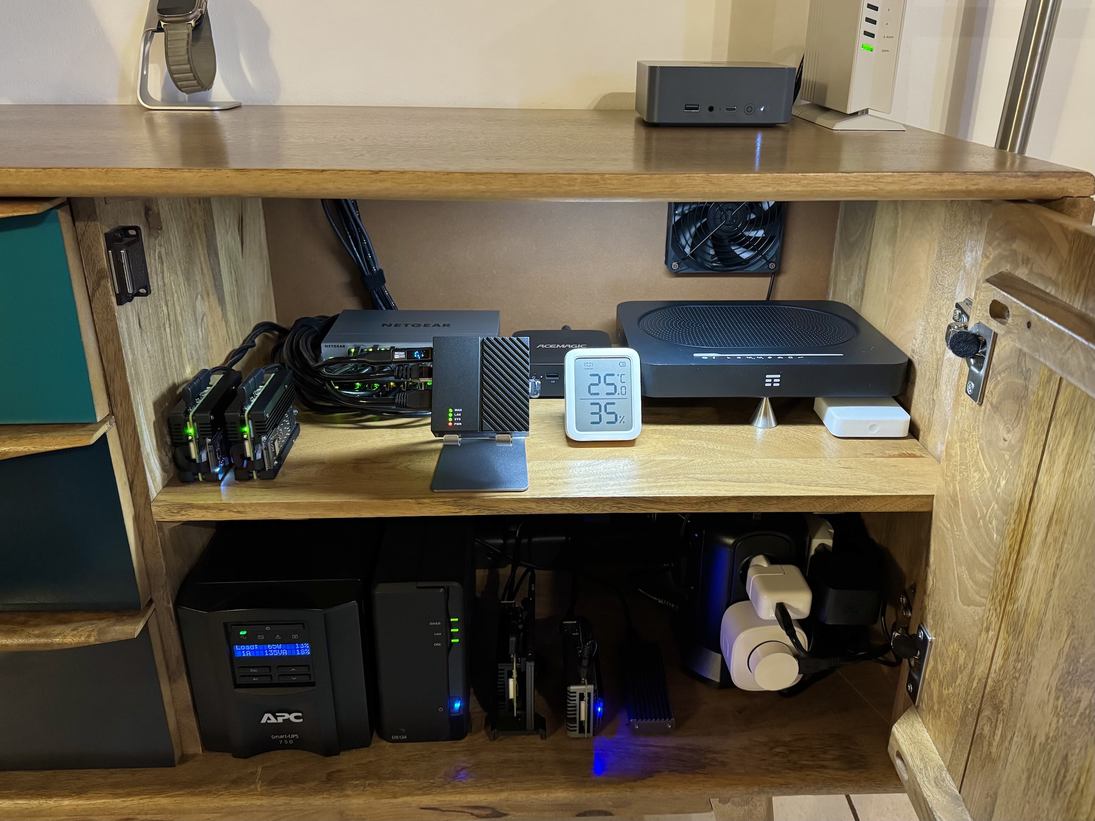 Cabinet inside